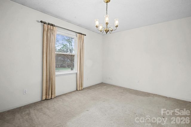 8122 Knollwood Circle, Charlotte, NC 28213