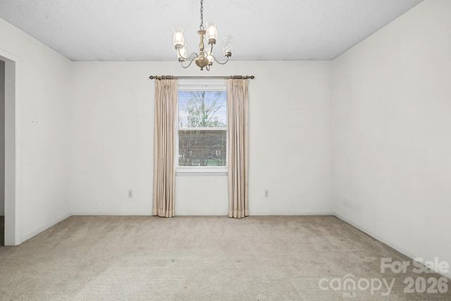 8122 Knollwood Circle, Charlotte, NC 28213