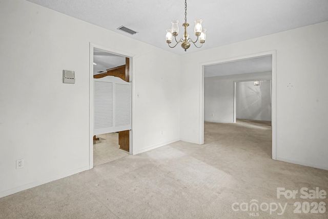 8122 Knollwood Circle, Charlotte, NC 28213