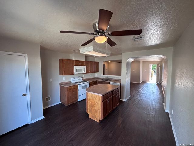 1423 Barker Bay, San Antonio, TX 78245