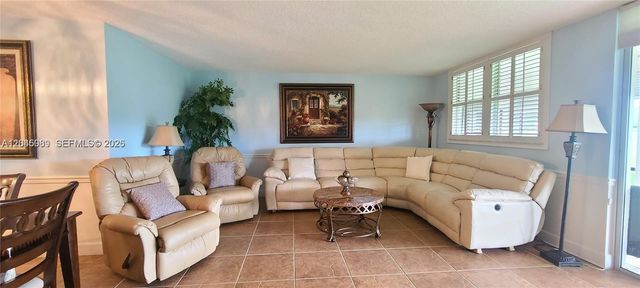 3300 W Rolling Hills Cir 104, Davie, FL 33328