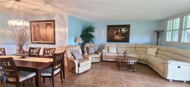 3300 W Rolling Hills Cir 104, Davie, FL 33328