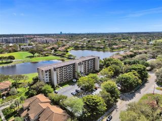 3300 W Rolling Hills Cir 104, Davie, FL 33328