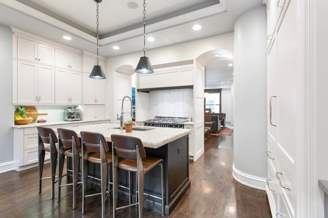 41 E Elm Street, Chicago, IL 60611