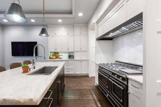 41 E Elm Street, Chicago, IL 60611