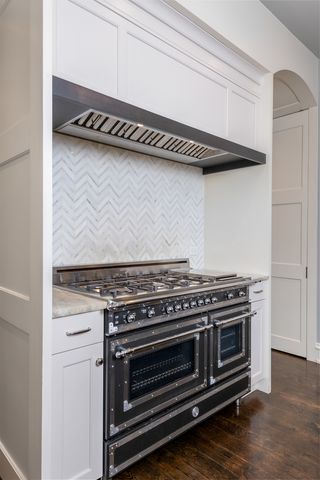 41 E Elm Street, Chicago, IL 60611