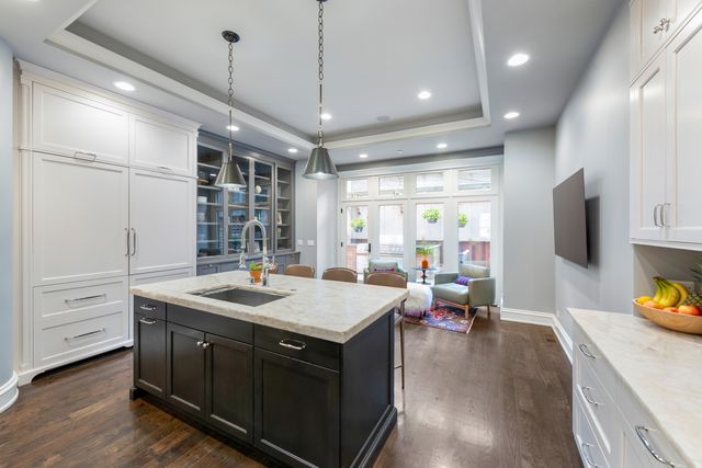 41 E Elm Street, Chicago, IL 60611