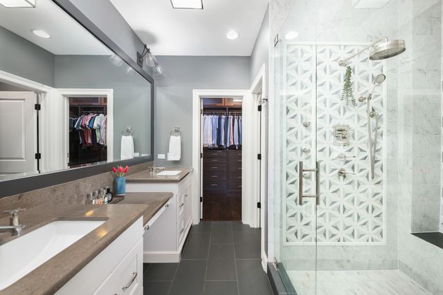 41 E Elm Street, Chicago, IL 60611