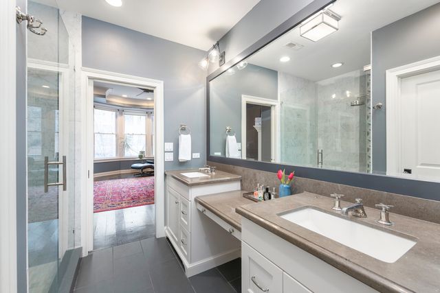 41 E Elm Street, Chicago, IL 60611