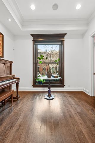 41 E Elm Street, Chicago, IL 60611