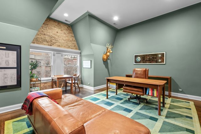 41 E Elm Street, Chicago, IL 60611