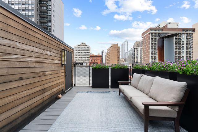 41 E Elm Street, Chicago, IL 60611