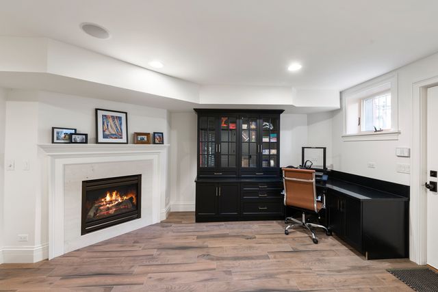 41 E Elm Street, Chicago, IL 60611