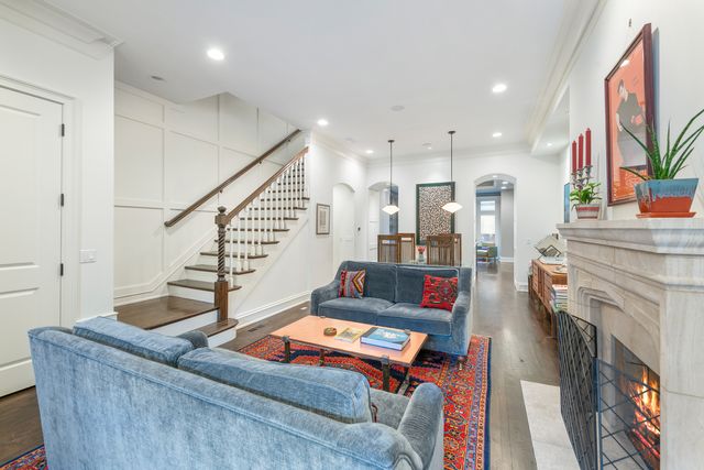 41 E Elm Street, Chicago, IL 60611