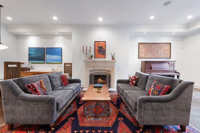 41 E Elm Street, Chicago, IL 60611