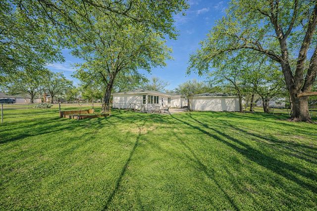 5824 Briarcliff Road, Haltom City, TX 76117