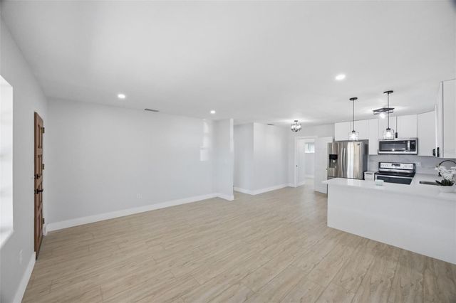 6052 CENTRAL AVENUE, New Port Richey, FL 34653