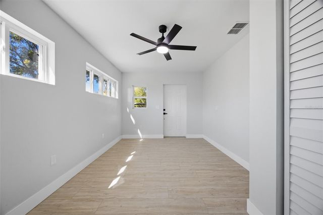 6052 CENTRAL AVENUE, New Port Richey, FL 34653