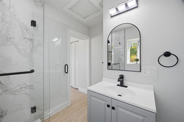 6052 CENTRAL AVENUE, New Port Richey, FL 34653