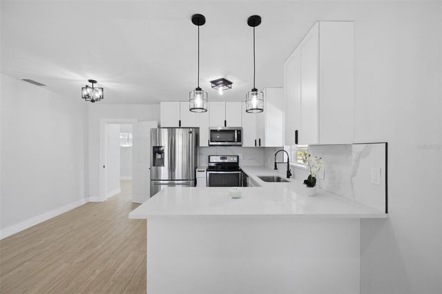 6052 CENTRAL AVENUE, New Port Richey, FL 34653