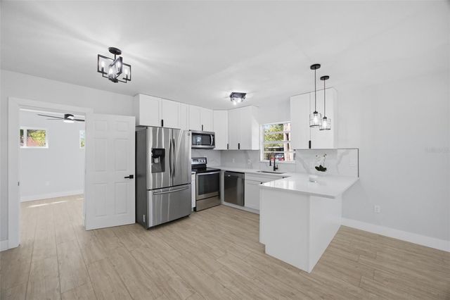 6052 CENTRAL AVENUE, New Port Richey, FL 34653