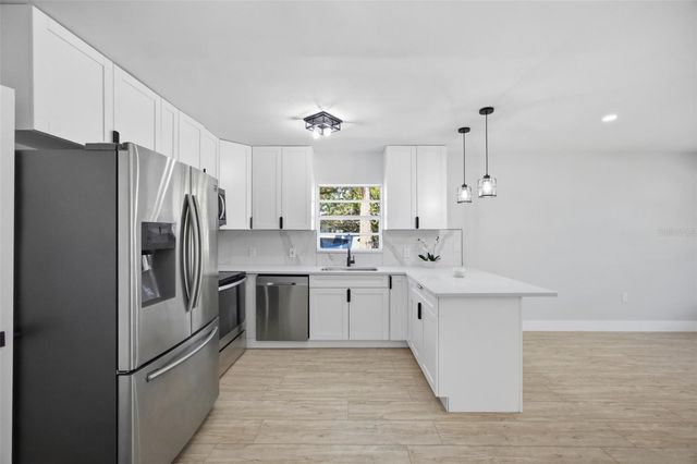 6052 CENTRAL AVENUE, New Port Richey, FL 34653