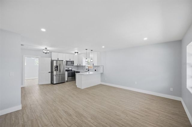 6052 CENTRAL AVENUE, New Port Richey, FL 34653