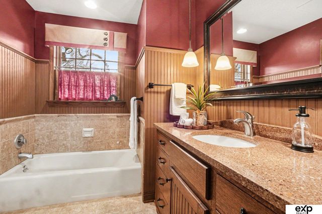 1319 N 131 Circle, Omaha, NE 68154