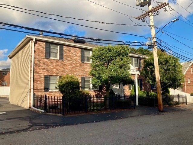 12 Cutter St 2, Waltham, MA 02453