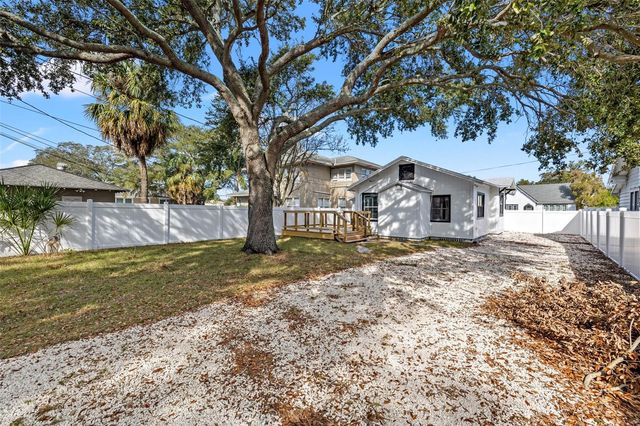 2824 5TH AVENUE N, St Petersburg, FL 33713