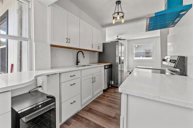 2824 5TH AVENUE N, St Petersburg, FL 33713