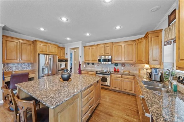 15724 Linden Street, Overland Park, KS 66224