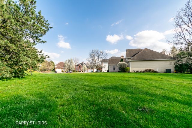 2 Osprey Court, Streamwood, IL 60107