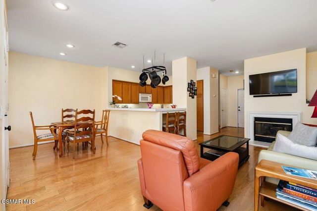 854 Calle Los Gatos, Camarillo, CA 93010