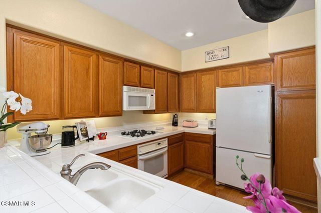 854 Calle Los Gatos, Camarillo, CA 93010