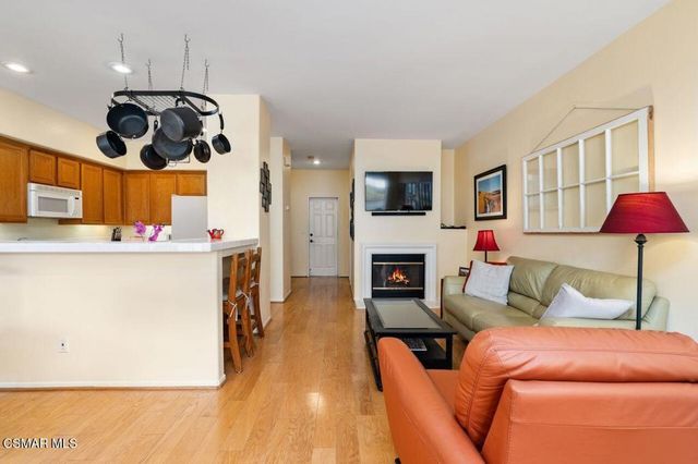 854 Calle Los Gatos, Camarillo, CA 93010