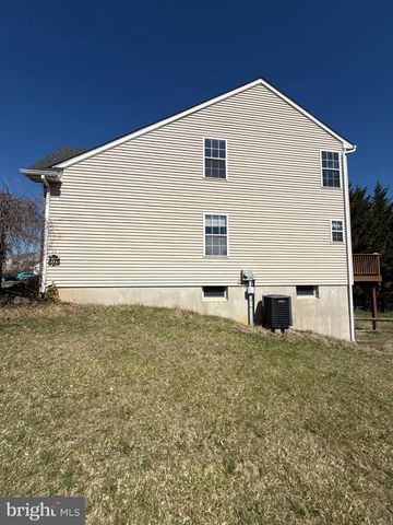 2085 JUNIPER DR, Coplay, PA 18037