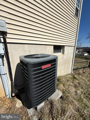 2085 JUNIPER DR, Coplay, PA 18037