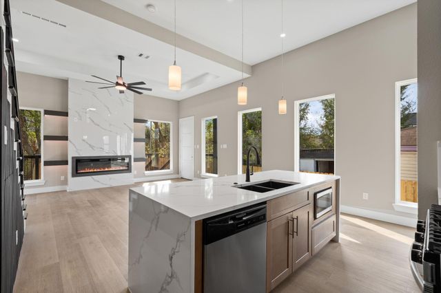 5002 Sunbeam Street, Houston, TX 77033