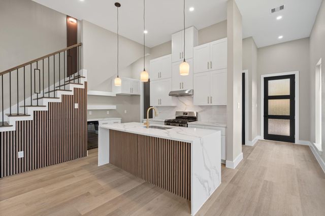 5002 Sunbeam Street, Houston, TX 77033