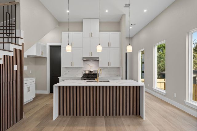 5002 Sunbeam Street, Houston, TX 77033