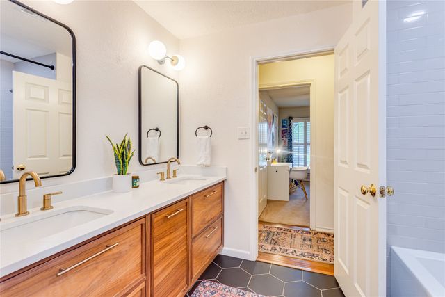 7002 Lake Mead Boulevard, Arlington, TX 76016