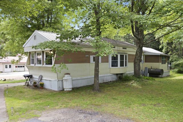 1 Hoover Circle, Loudon, NH 03307