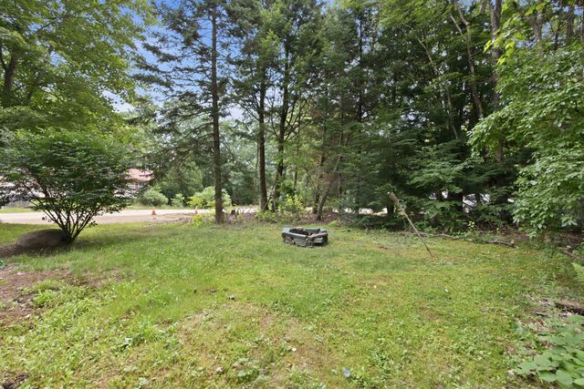 1 Hoover Circle, Loudon, NH 03307