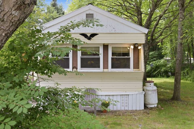1 Hoover Circle, Loudon, NH 03307