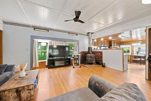 1 Hoover Circle, Loudon, NH 03307