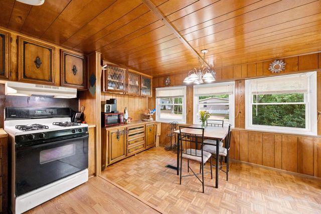 1 Hoover Circle, Loudon, NH 03307