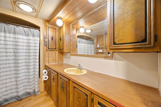 1 Hoover Circle, Loudon, NH 03307