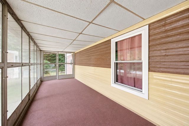1 Hoover Circle, Loudon, NH 03307