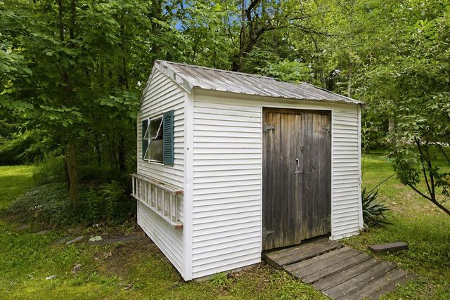 1 Hoover Circle, Loudon, NH 03307